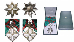 ITALIE, Ordre du Mérite de la République, créé en 1951, ensemble de grand-croix (plaque en argent avec pastille de Johnson au revers, bijou en vermeil...