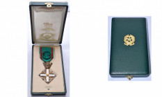 ITALIE, Ordre du Mérite de la République, croix d''officier en vermeil, dans un écrin de Johnson à Milan.