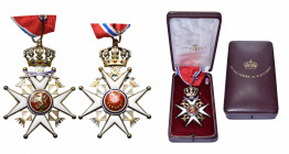 NORVEGE, Ordre de Saint-Olav, croix de commandeur à titre militaire en vermeil, 2e modèle, après 1937, dans un écrin de J. Tostrup à Oslo. Avec brevet...