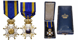 PAYS-BAS, Ordre du Lion néerlandais, croix de chevalier en or, dans un écrin de van Wielik à La Haye (abîmé). Coups et tache noire au centre du droit....