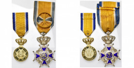 PAYS-BAS, Ordre d’Orange-Nassau, lot de 2 distinctions pour civil : croix d’officier en vermeil (émaux à nettoyer, ruban insolé) et médaille de l’Ordr...