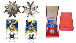 SUEDE, Ordre de l''Etoile polaire, créé en 1748, ensemble de grand-croix: bijou en or, plaque en argent du type lisse de 1951 et écharpe aux couleurs ...