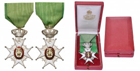 SUEDE, Ordre de Vasa, croix de chevalier de 2e classe en argent, centres en or (classe apparue en 1889), avec ruban insolé et anneau de remplacement, ...