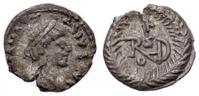 BARBARICHE - OSTROGOTI - Teodorico (489-526) - Mezza siliqua (a nome di Anastasio) MEC 117 R (AG g. 0,63)
BB-SPL