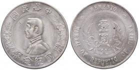 ESTERE - CINA - Repubblica Popolare Cinese (1912) - Dollaro 1927 Kr. 318a.2 AG Rosette al R/ e bordo rigato Appiccagnolo rimosso
qBB

Rosette al R/...