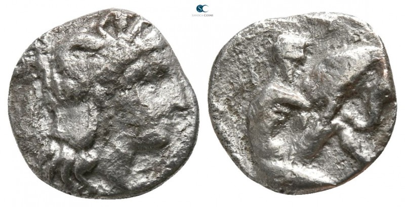 Calabria. Tarentum circa 380-325 BC.
Diobol AR

10mm., 1,07g.

Head of Athe...