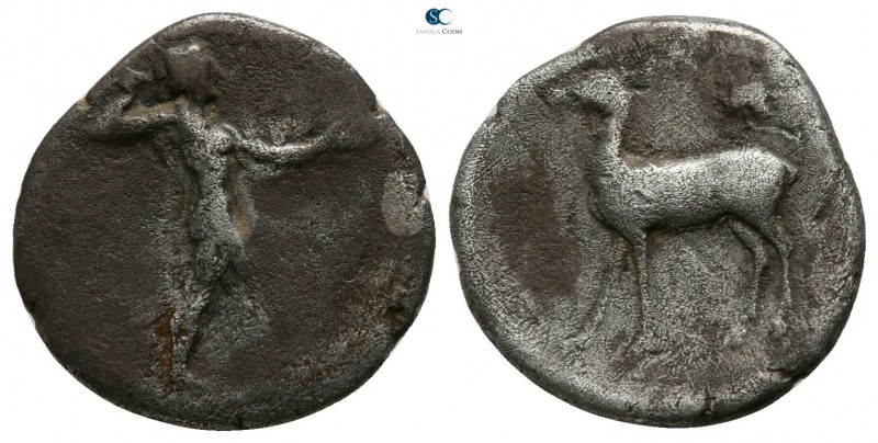Bruttium. Kaulonia circa 475-425 BC.
1/3 Nomos AR

14mm., 1,97g.

Apollo ad...