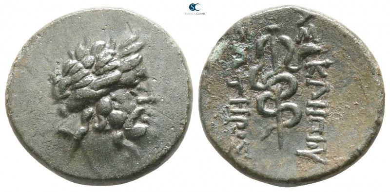 Mysia. Pergamon 200-30 BC.
Bronze Æ

16mm., 2,75g.

Laureate head of Asklep...
