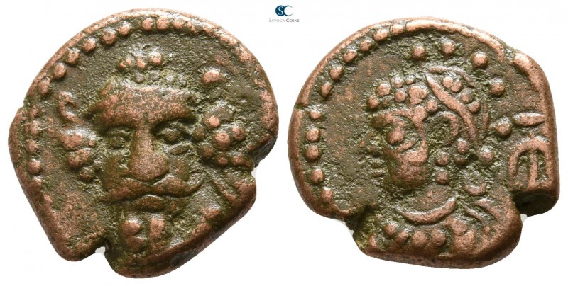 Kings of Elymais. Orodes IV circa AD 150-200.
Drachm Æ

14mm., 3,26g.

Diad...