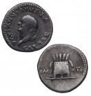 69-79 d.C. Vespasiano. Denario. Ag. 3,19 g. MBC- / BC+. Est.100.