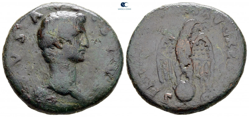 Divus Augustus AD 14. Rome
As Æ

28 mm, 10,11 g



fine