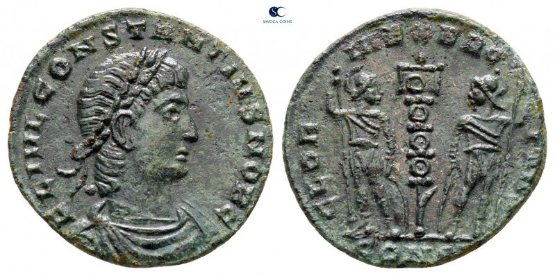 Constantius II, as Caesar AD 337-347. Rome
Follis Æ

16 mm, 1,47 g



nea...