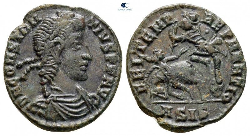 Constantius II AD 347-361. Siscia
Follis Æ

18 mm, 2,15 g



nearly very ...