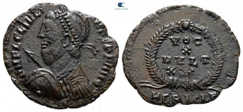 Julian II Apostate AD 360-363. Rome
Follis Æ

21 mm, 2,30 g



nearly ver...