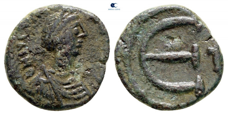 Justinian I AD 527-565. Constantinople
Pentanummium Æ

12 mm, 1,29 g



v...