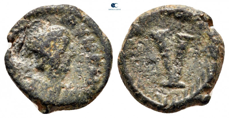 Justinian I AD 527-565. Uncertain mint
Pentanummium Æ

13 mm, 2,12 g



n...