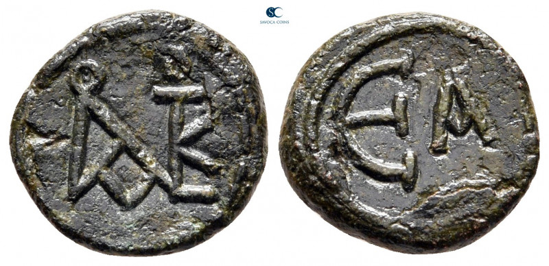 Justin II AD 565-578. Constantinople
Pentanummium Æ

14 mm, 2,04 g



ver...