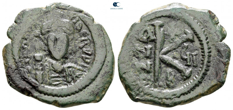 Maurice Tiberius AD 582-602. Constantinople
Half Follis or 20 Nummi Æ

26 mm,...