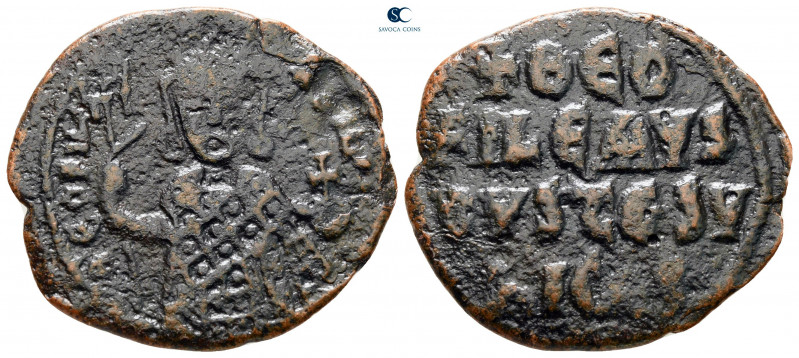 Theophilus AD 829-842. Byzantine
Follis or 40 Nummi Æ

28 mm, 6,12 g



n...
