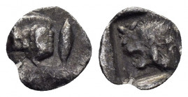 MYSIA. Kyzikos.(Circa 525-475 BC).Obol

Obv: Forepart of boar left, E (retrograde) on shoulder, tunny behind.

Rev: Head of roaring lion left.
SNG Fra...