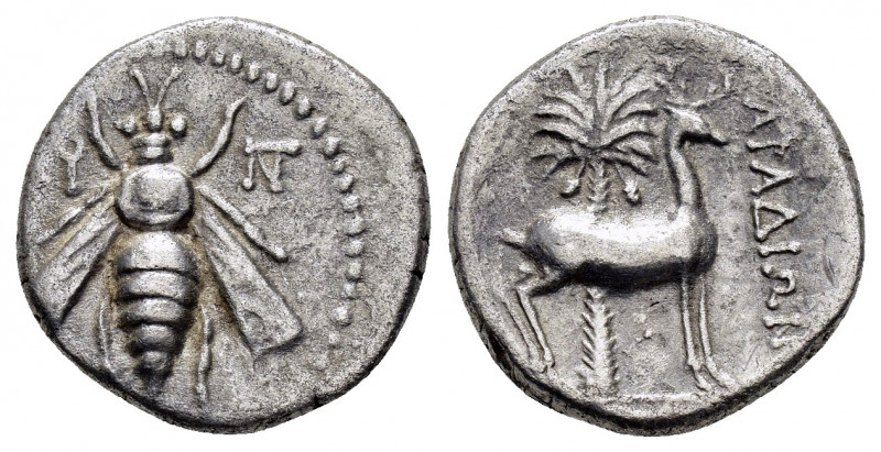 PHOENICIA. Arados.(Circa 172/1-111/0 BC).Drachm.

Obv : Bee; monogram (date) to ...