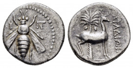 PHOENICIA. Arados.(Circa 172/1-111/0 BC).Drachm.

Obv : Bee; monogram (date) to left, monogram to right.

Rev : APAΔIΩN.
Stag standing right; palm tre...