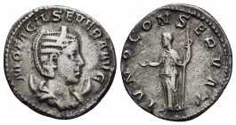 OTACILIA SEVERA.(244-249).Rome.Antoninianus. 

Obv : M OTACIL SEVERA AVG.
Bust of Otacilia Severa, diademed, draped, on crescent to right.

Rev : IVNO...
