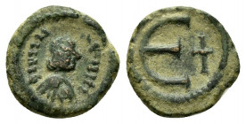 JUSTINIAN I.(527-565).Constantinople.Pentanummium.

Obv : D N IVSTINIANVS P P AVG.
Pearl diademed, draped, cuirassed bust to right.

Rev : Large ...