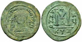 JUSTINIAN I.(527-565).Cyzicus.Follis.

Obv : D N IVSTINIANVS P P AVC.
Helmeted, cuirassed bust facing, holding cross on globe and shield with horseman...