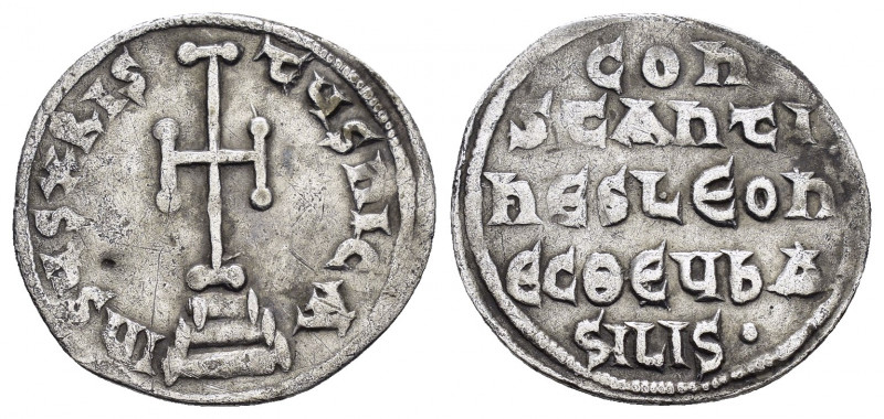 CONSTANTINE V with LEO III.(741-775).Constantinople.Miliaresion.

Obv : IҺSЧS XR...