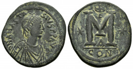 ANASTASIUS I.(491-518).Constantinople.Follis. 

Obv : DN ANASTASIVS PP AVG.
Pearl diademed, draped, cuirassed bust right.

Rev : Large M, star left, c...
