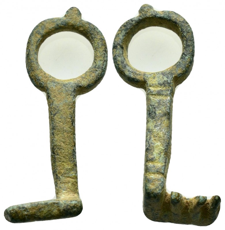 ANCIENT ROMAN BRONZE KEY.

Condition : Very fine.

Weight : 5.4 gr
Diameter...