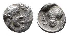 CILICIA. Soloi. Circa 400-350 BC. Obol.
Obv: Head of Athena to right, wearing crested Attic helmet. 
Rev. ΣΟΛ-EΩΝ Grape bunch. 
Cf. Göktürk 3 (legend)...