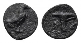 AEOLIS. Kyme. Circa 300-250 BC. AE Bronze.
Obv: Eagle standing right.
Rev. K-Y One-handled cup. 
SNG Copenhagen 41-3. SNG München 443. SNG Tübingen 26...