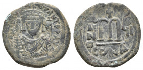 Tiberius II Constantine (578-582). Æ 40 Nummi. Constantinople, year 7 (580/1). 
Obv: Crowned facing bust, wearing consular robes, holding mappa and ea...