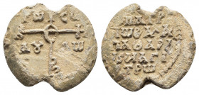BYZANTINE LEAD SEAL. 9th century.
Obv : Invocative monogram for TW CW ΔΥ ΛW.
Rev : Legend in five lines.

Weight: 15.15 g.
Diameter: 25 mm.