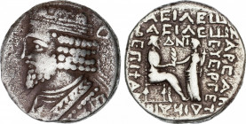 Tetradracma. 40-45 d.C. VARDANES I. PARTIA. Anv.: Busto diademado y acorazado a izquierda. Rev.: El rey entronizado a derecha, recibiendo palma de Tyc...