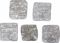 Lote 5 monedas tipo Dirham cuadrado. Anónima en nombre de al-Mahdi. Sin ceca. AR. V-2088; Haz-1101. MBC+/EBC-.