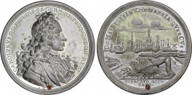 Medalla Toma de la Ciudad de Quesnoy. S/F. GUERRA DE SUCESIÓN ESPAÑOLA. RARA. Anv.: CAROLVS VI D.G. ROM. IMP. S.A. GERM. HISP. HVNG & BOH. REX. Rev.: ...