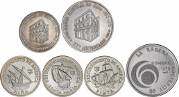 Lote 6 monedas 5 a 20 Pesos. AR. 5 y 10 Pesos: 25 Aniversario Banco nacional 1975 (KM-36/37) en estuche original, 5 Pesos x3: carabelas Niña, Pinta y ...