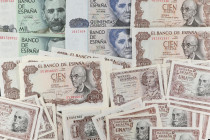 Lote 84 billetes 1 a 1.000 Pesetas. 1948 a 1979. Incluye Dama de Elche (15), Santa Cruz (49), Falla (16), Rosalía de Castro Sin Serie (2) y Pérez Gald...