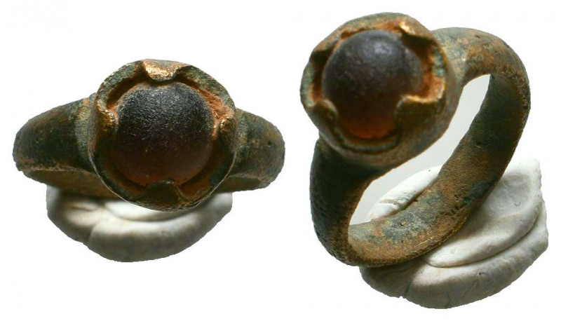 Roman bronze Ring with Stone inlaid on bezel. 1st. early 2nd century AD
Referen...