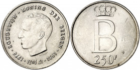 Bélgica. 1976. Balduino I. 250 francos. (Kr. 158.1). Leyenda en flamenco. Leves marquitas. AG. 24,93 g. S/C-.