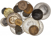 Lote de 22 monedas españolas, seis en plata. A examinar. RC/S/C-.