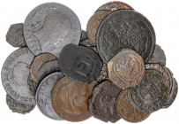 Lote de 25 monedas españolas de cobre, de diferente épocas y valores, y 1 italiana. A examinar. BC/MBC.