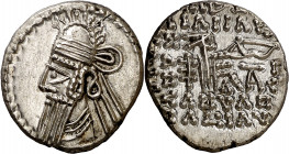Imperio Parto. Vologases IV (147-191 d.C.). Ecbatana. Dracma. (S.GIC. 5858) (Mitchiner A. & C. W. 687). Bella. 3,58 g. EBC.