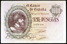 1940. 1000 pesetas. (Ed. D46) (Ed. 445). 21 de octubre, Carlos I. Dobleces. Con apresto. Raro. MBC.