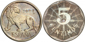 1929. Alfonso XIII. 5 céntimos. (AC. 17). Prueba no adoptada en cobre. Bella. Rarísima, sólo hemos tenido otro ejemplar, el de la Colección Laureano F...