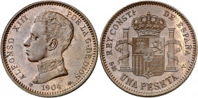 1904*1904. Alfonso XIII. SMV. 1 peseta. (AC. 65). Prueba adoptada en cobre. El cero de la estrella partido. Bella. Muy rara. 4,95 g. EBC+.
