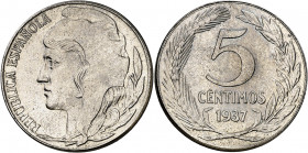 1937. II República. 5 céntimos. (AC. 4). Cabeza pequeña. 3,89 g. S/C.
